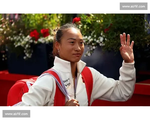 郑钦文柏林站晋级！对手情绪失控砸观众 + 罢赛，一轮游爆冷